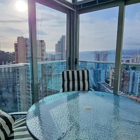 Skyline 14 Large And Sunny All-day Balcony With Stunning Sea Views Lägenhet