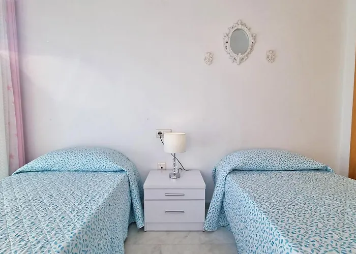 Skyline 14 Large And Sunny All-day Balcony With Stunning Sea Views *
